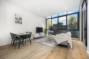 Burwood stunny apt with Parking Train&Shopping